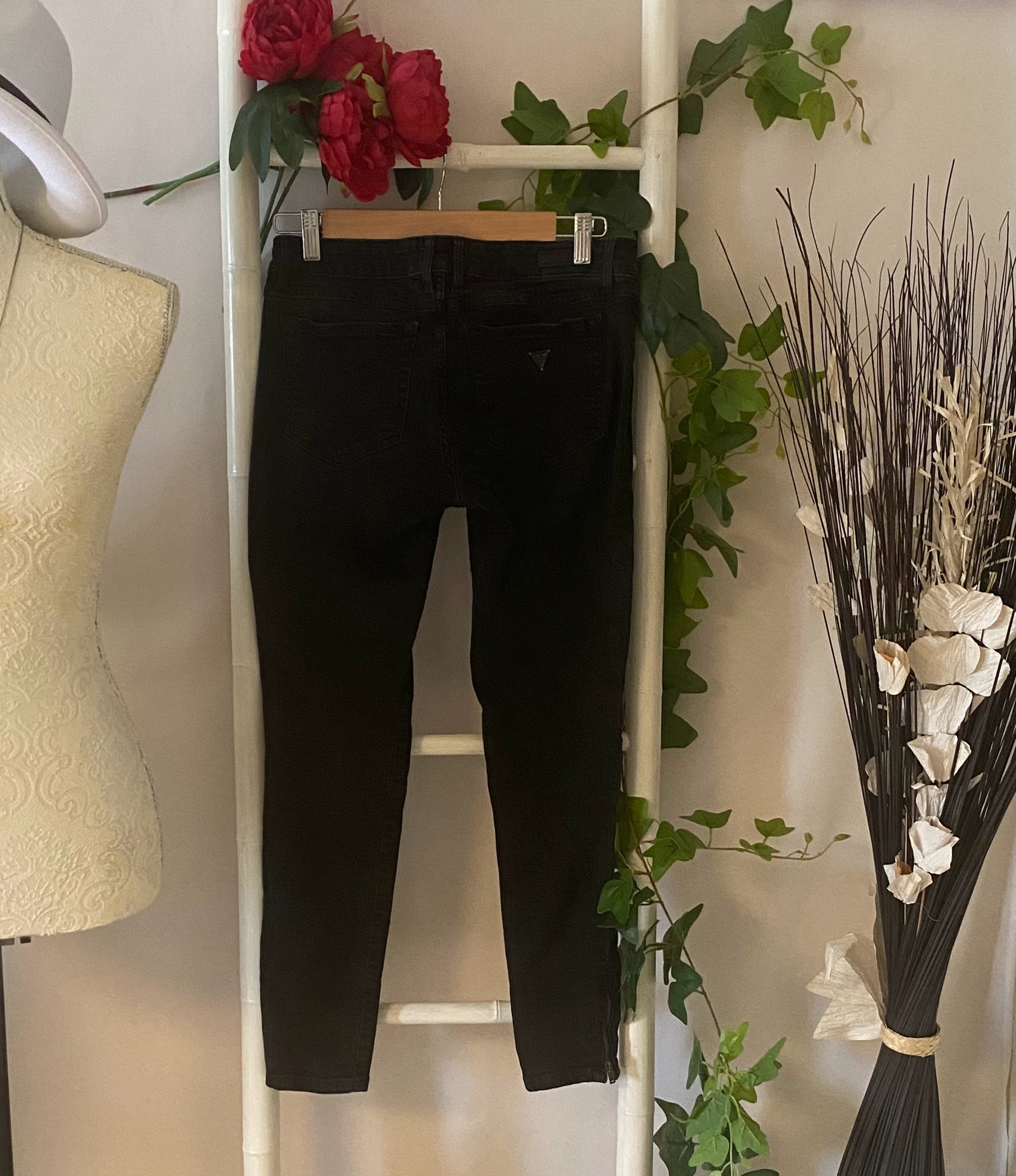 Jean noir Guess, Taille 38 – Image 2