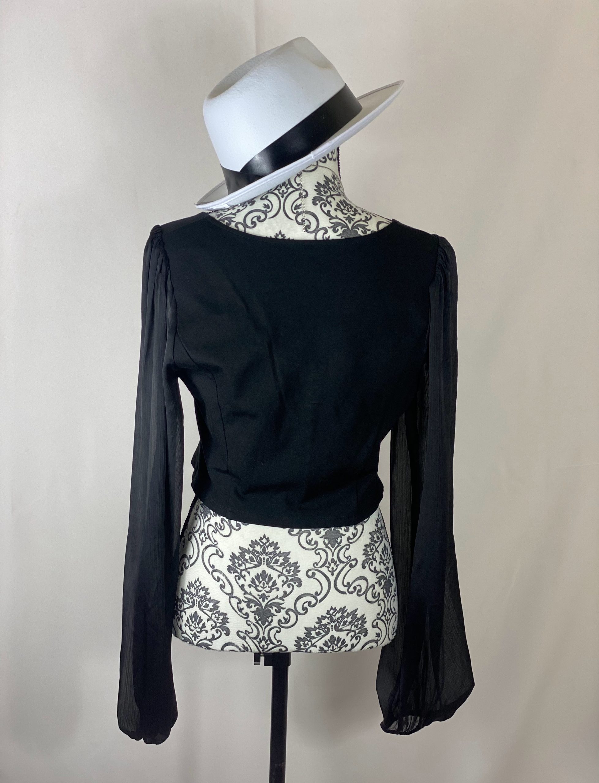 Pull Guess Taille 38 – Image 2