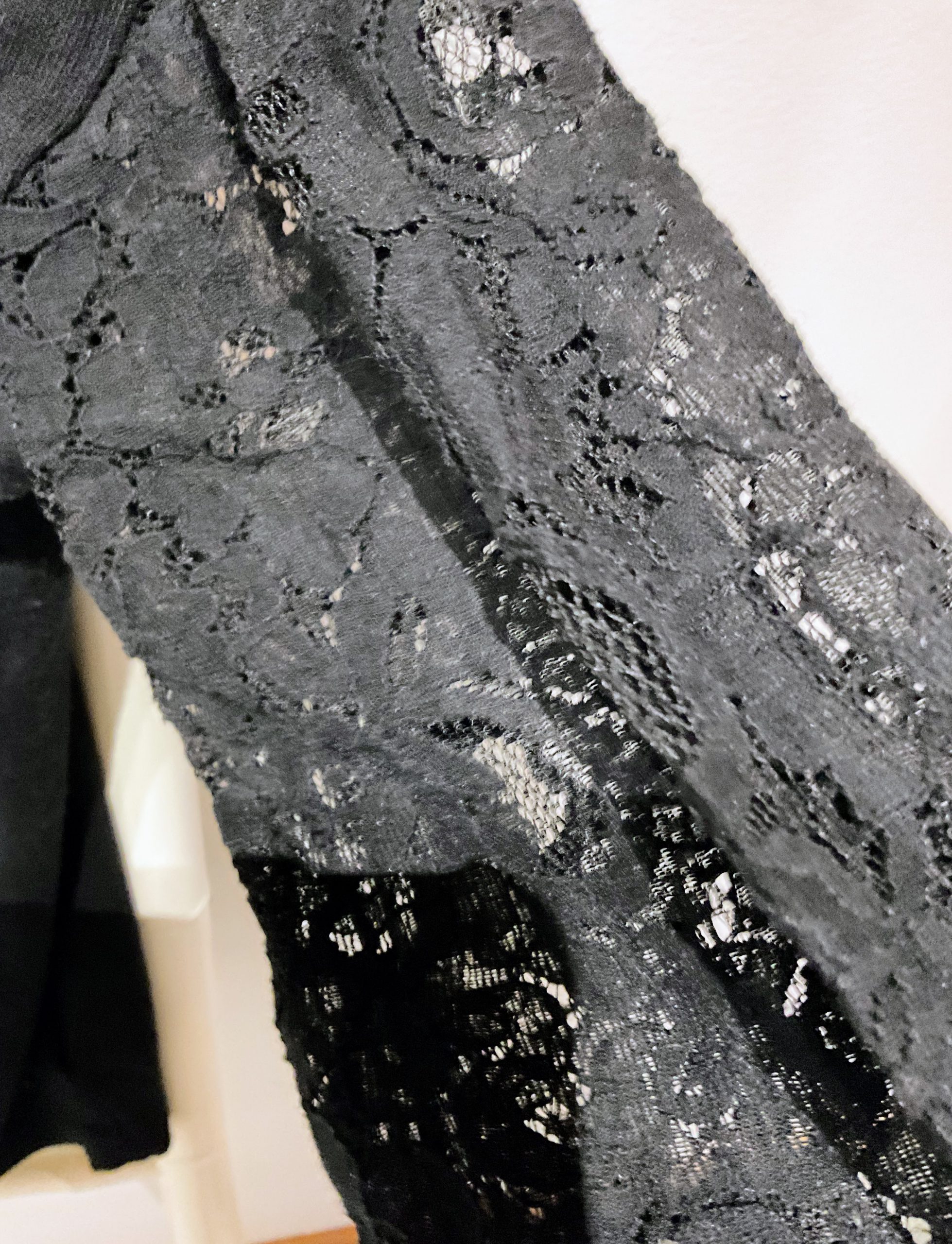 Pull Guess Taille 42 – Image 2