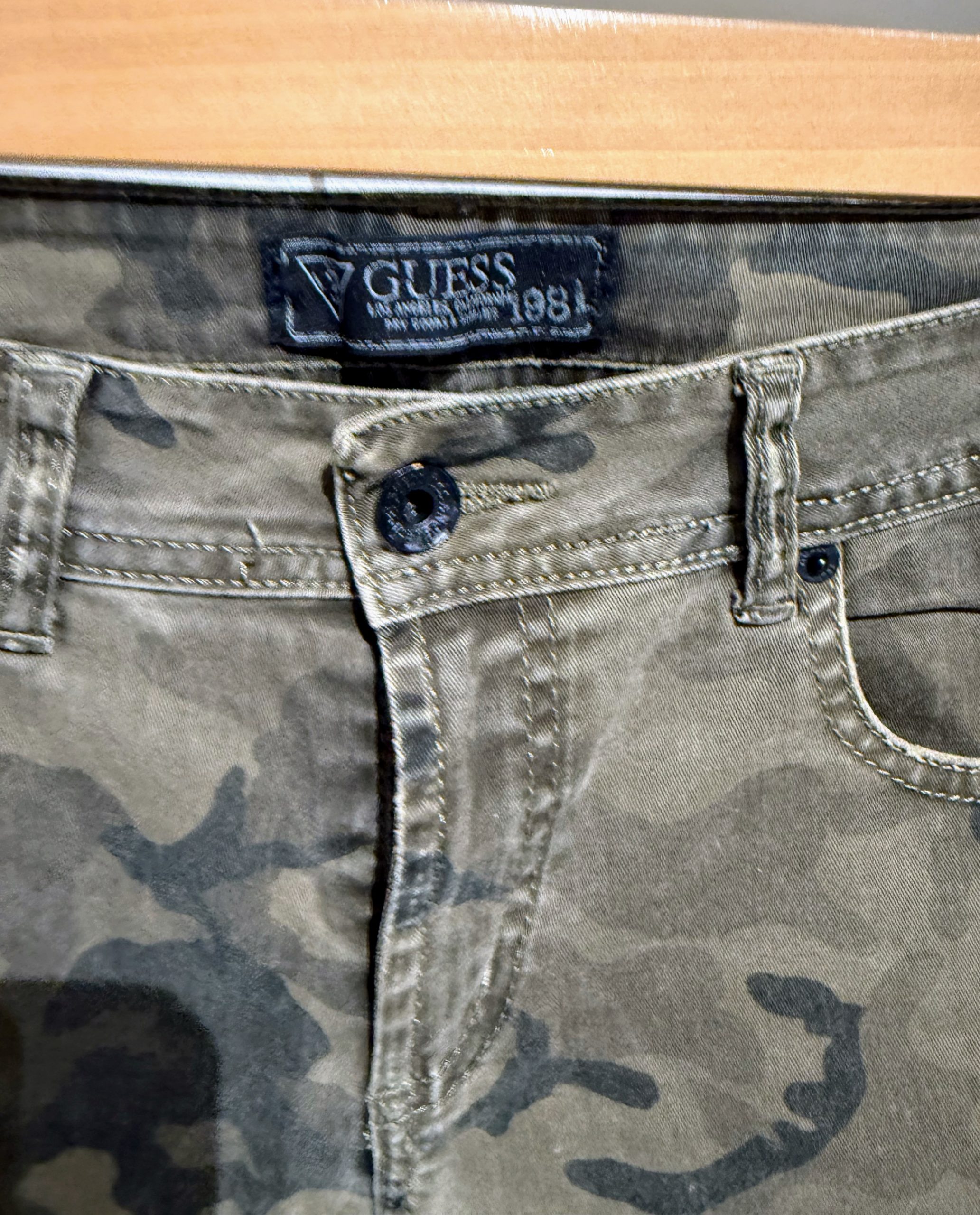Pantalon Guess Taille 40 – Image 2
