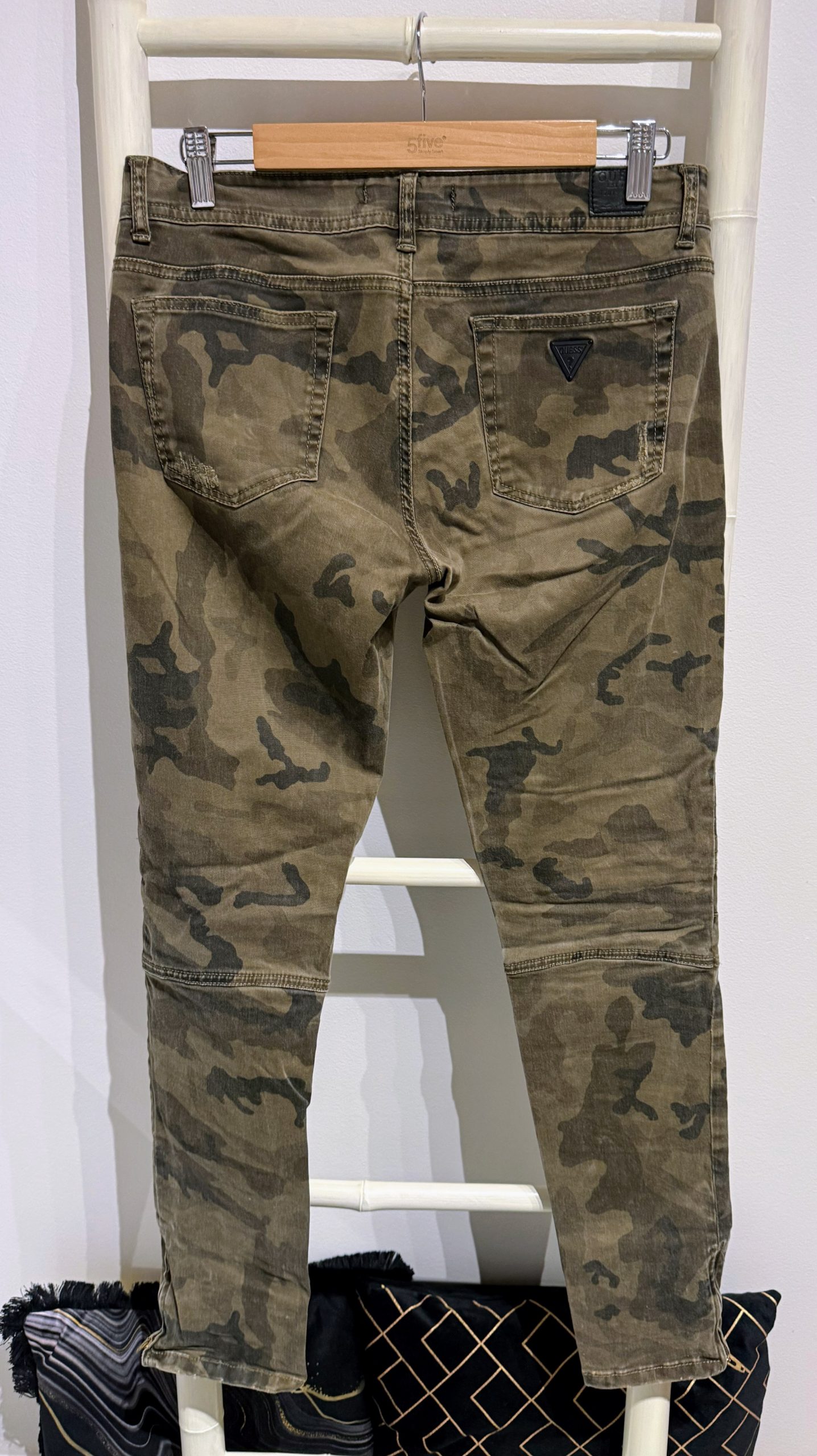 Pantalon Guess Taille 40 – Image 3