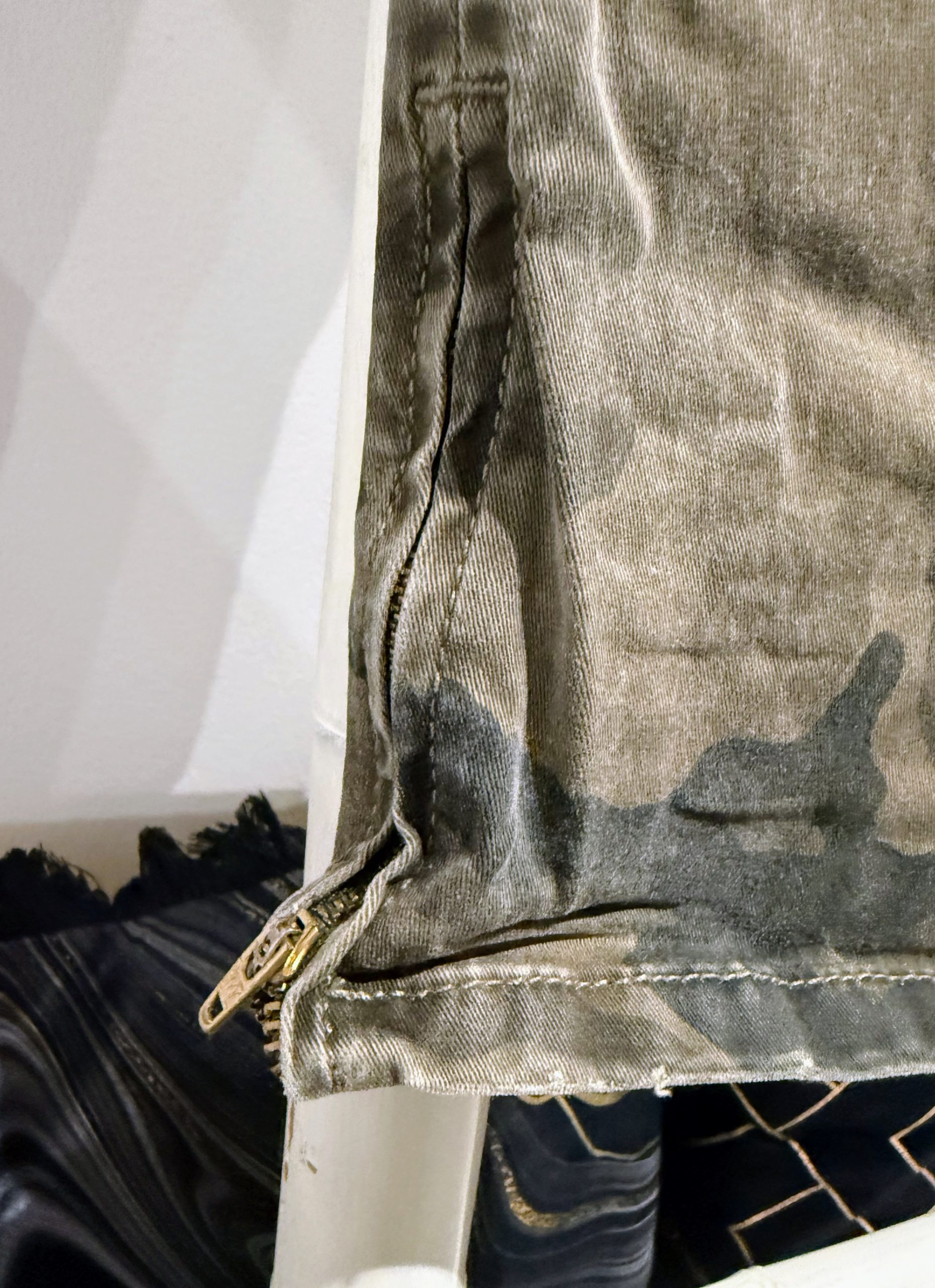 Pantalon Guess Taille 40 – Image 4