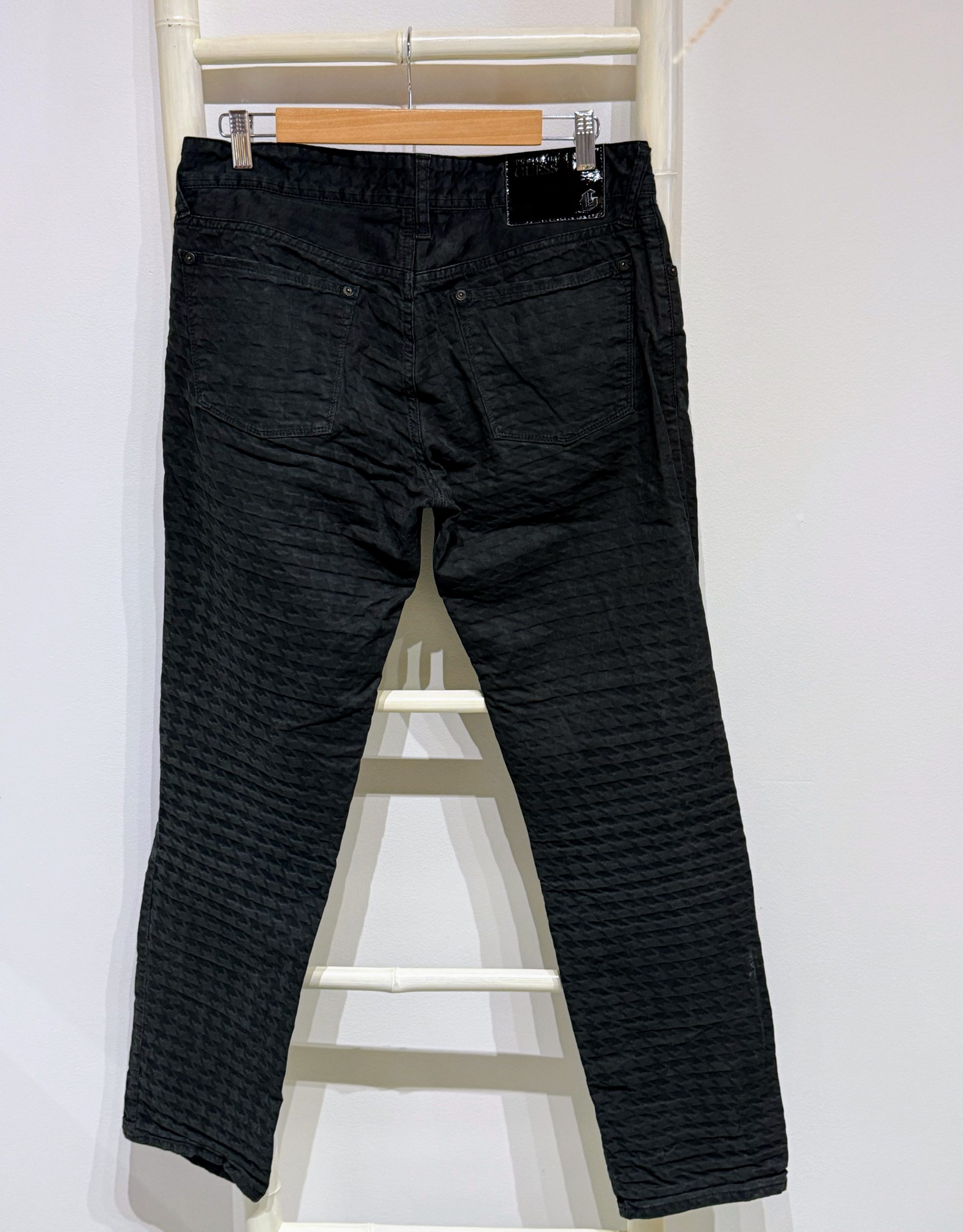 Pantalon Guess Taille 42 – Image 2