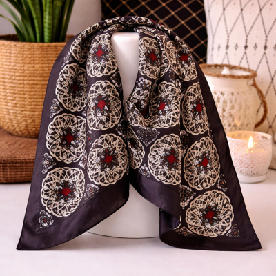 Carré de soie Guess