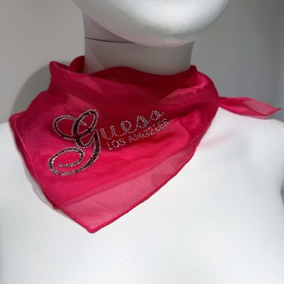 Carré de soie Guess